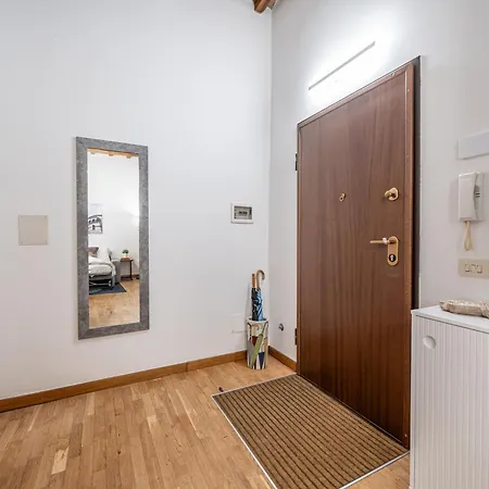 Martin's - Spacious 60 Sqm In Historic Center Ideal For Families And Business 公寓