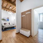 Martin's - Historic Boutique With Free Parking, Fast Wi-fi, Ac, Perfect For Couples & Business In Center Apartamento *