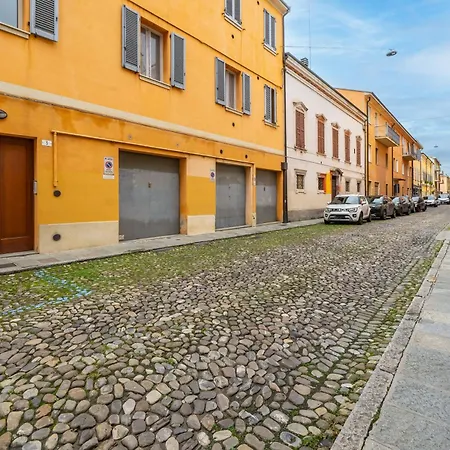 Apartment Martin's - Stylish Historic With Free Parking, Fast Wi-fi, Ac, Perfect For Couples & Business In Center Modena