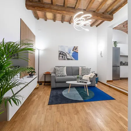 Martin's - Stylish Historic With Free Parking, Fast Wi-fi, Ac, Perfect For Couples & Business In Center Apartment