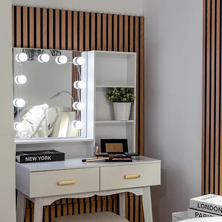 Martin's - Spacious 60 Sqm In Historic Center Ideal For Families And Business Modena