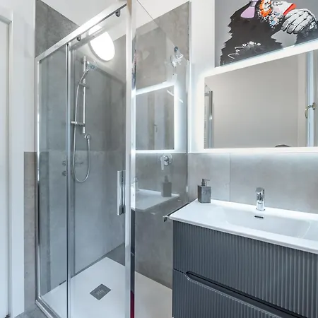 Martin's - Spacious 60 Sqm In Historic Center Ideal For Families And Business