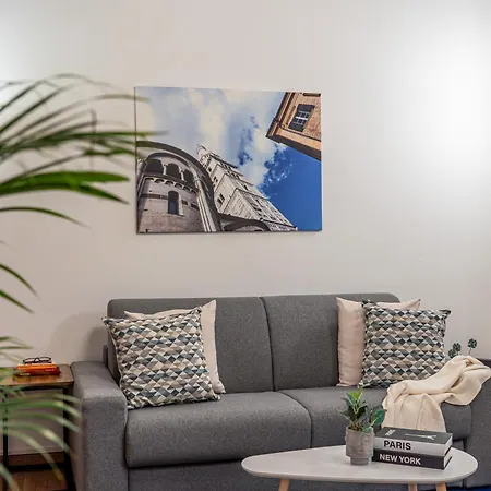Apartment Martin'S Home - Historic Boutique Apartment With Free Parking, Fast Wi-Fi, Ac, Perfect For Couples & Business In Modena Center Modena