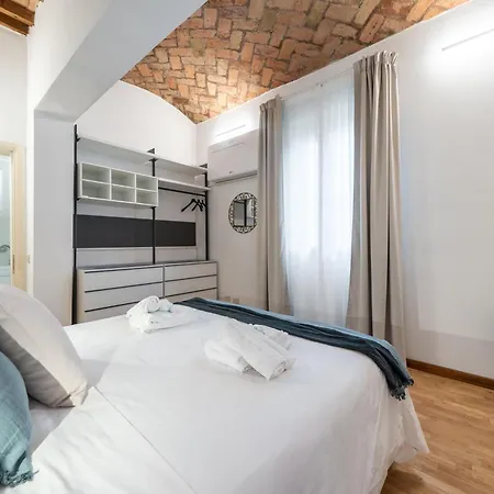 Apartment Martin'S Home - Historic Boutique Apartment With Free Parking, Fast Wi-Fi, Ac, Perfect For Couples & Business In Modena Center