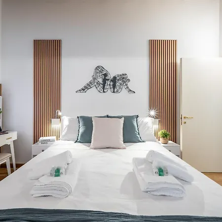 Apartamento Martin's - Stylish Historic With Free Parking, Fast Wi-fi, Ac In Center Modena