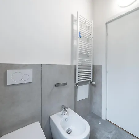 Apartment Martin's - Stylish Historic With Free Parking, Fast Wi-fi, Ac, Perfect For Couples & Business In Center Modena