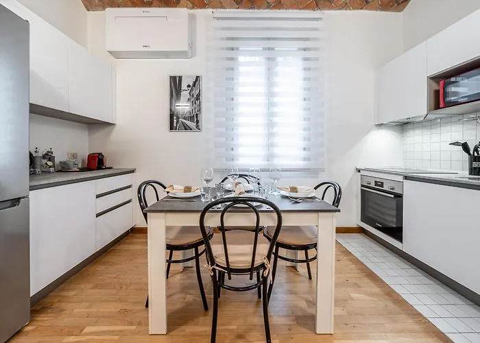 Martin'S Home - Historic Boutique Apartment With Free Parking, Fast Wi-Fi, Ac, Perfect For Couples & Business In Modena Center * Modena