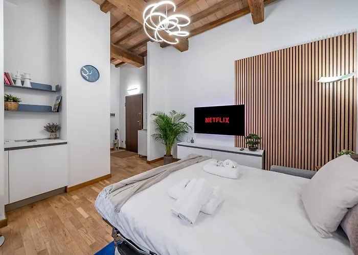 Apartment Martin'S Home - Historic Boutique Apartment With Free Parking, Fast Wi-Fi, Ac, Perfect For Couples & Business In Modena Center