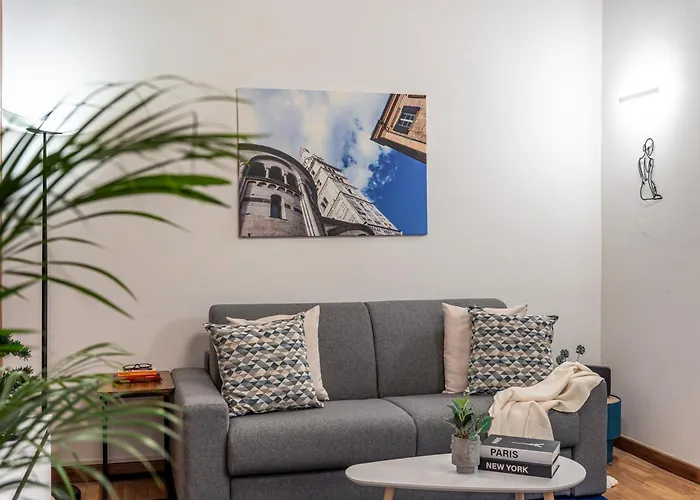 Apartment Martin'S Home - Historic Boutique Apartment With Free Parking, Fast Wi-Fi, Ac, Perfect For Couples & Business In Modena Center Modena