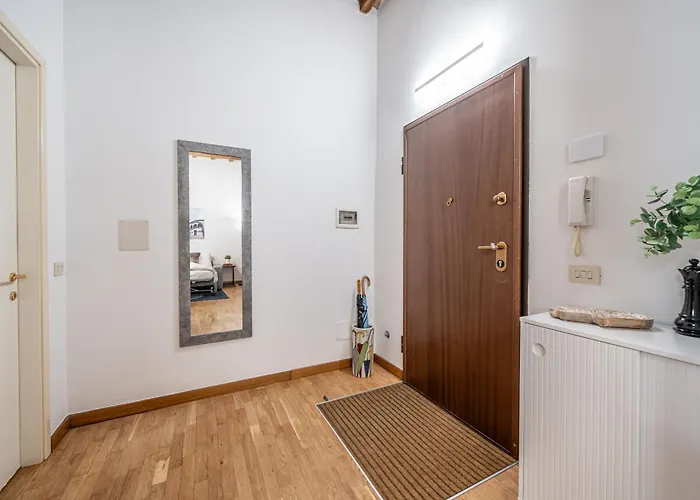 Martin'S Home - Historic Boutique Apartment With Free Parking, Fast Wi-Fi, Ac, Perfect For Couples & Business In Modena Center Apartment