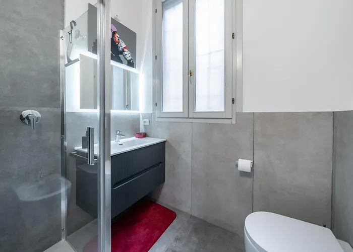 Martin'S Home - Historic Boutique Apartment With Free Parking, Fast Wi-Fi, Ac, Perfect For Couples & Business In Modena Center Apartment Modena