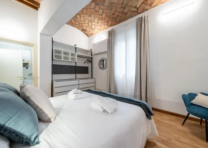Apartment Martin'S Home - Historic Boutique Apartment With Free Parking, Fast Wi-Fi, Ac, Perfect For Couples & Business In Modena Center