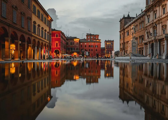 Apartment Martin'S Home - Historic Boutique Apartment With Free Parking, Fast Wi-Fi, Ac, Perfect For Couples & Business In Modena Center Modena